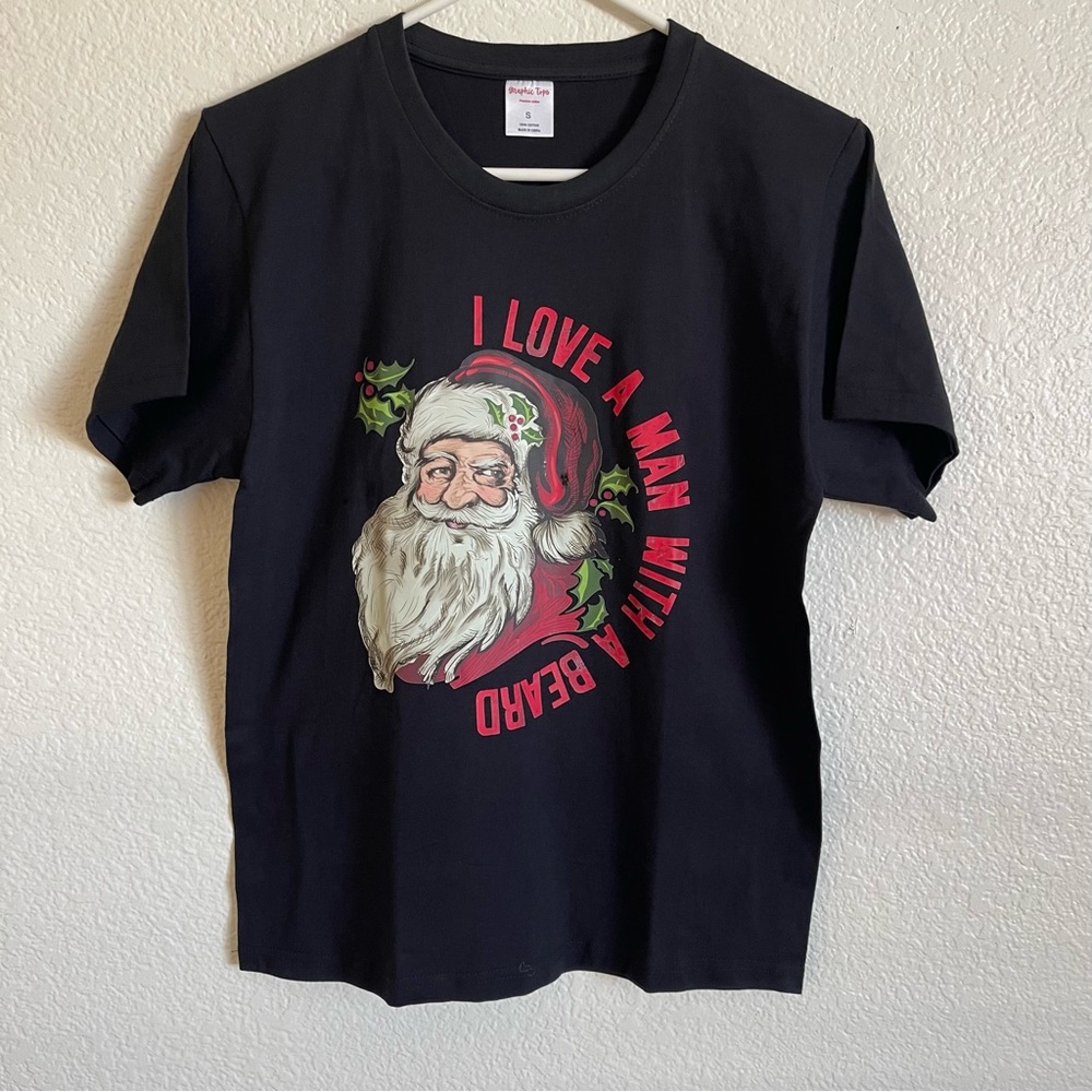 NWT 100% Cotton Black Christmas T-Shirt. “I love A Man With A Beard” Saying